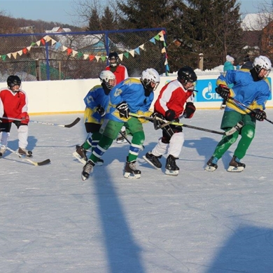 В Кушнаренковском районе открыли новую хоккейную коробку