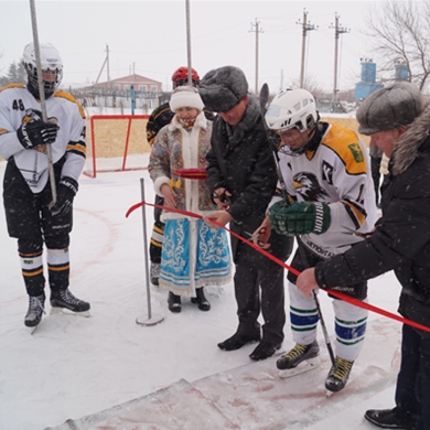 В селе Якшимбетово Куюргазинского района появилась хоккейная коробка